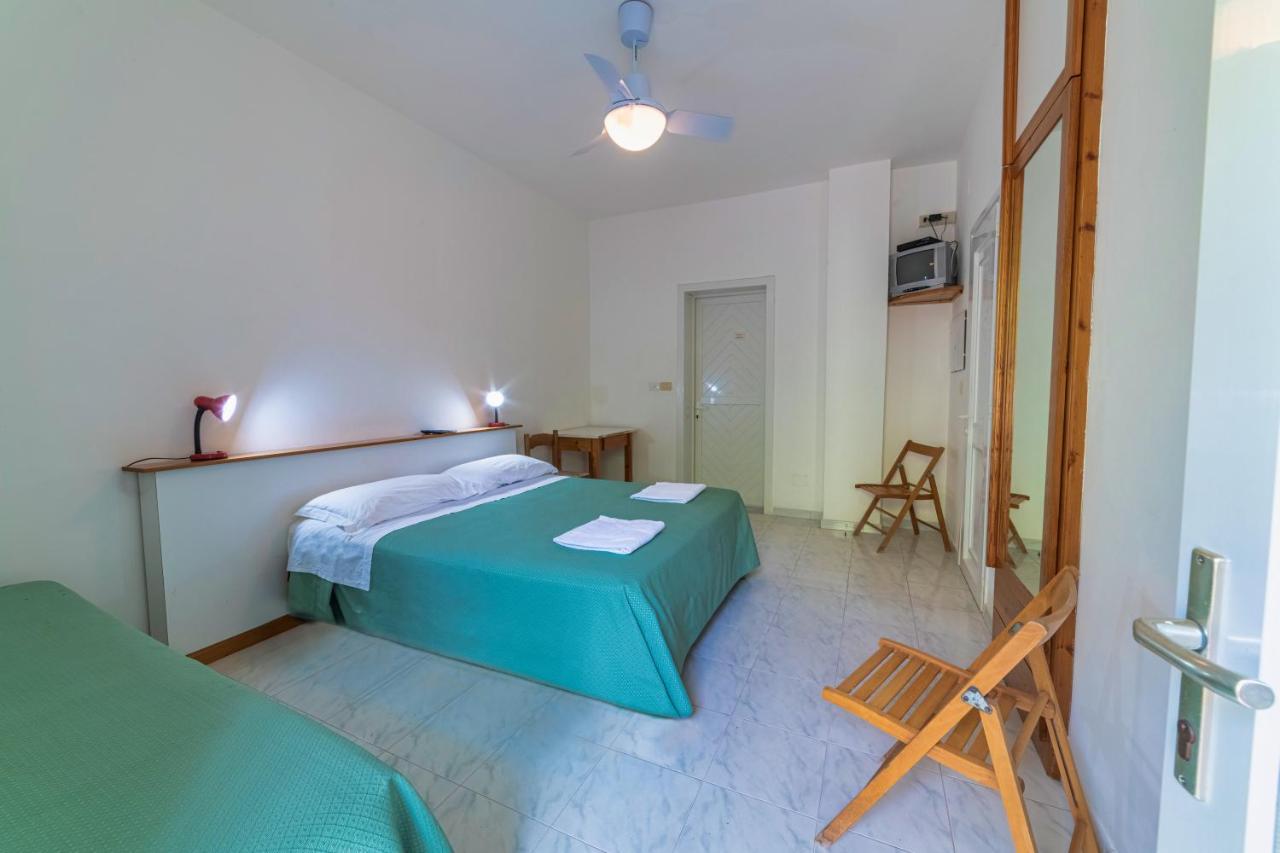Albergo Le Querce Ponza Exterior foto