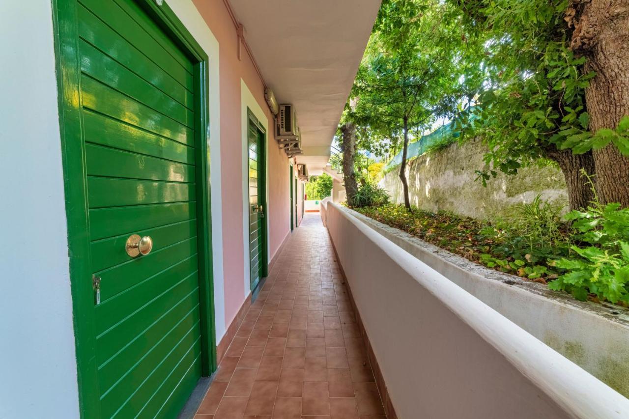 Albergo Le Querce Ponza Exterior foto